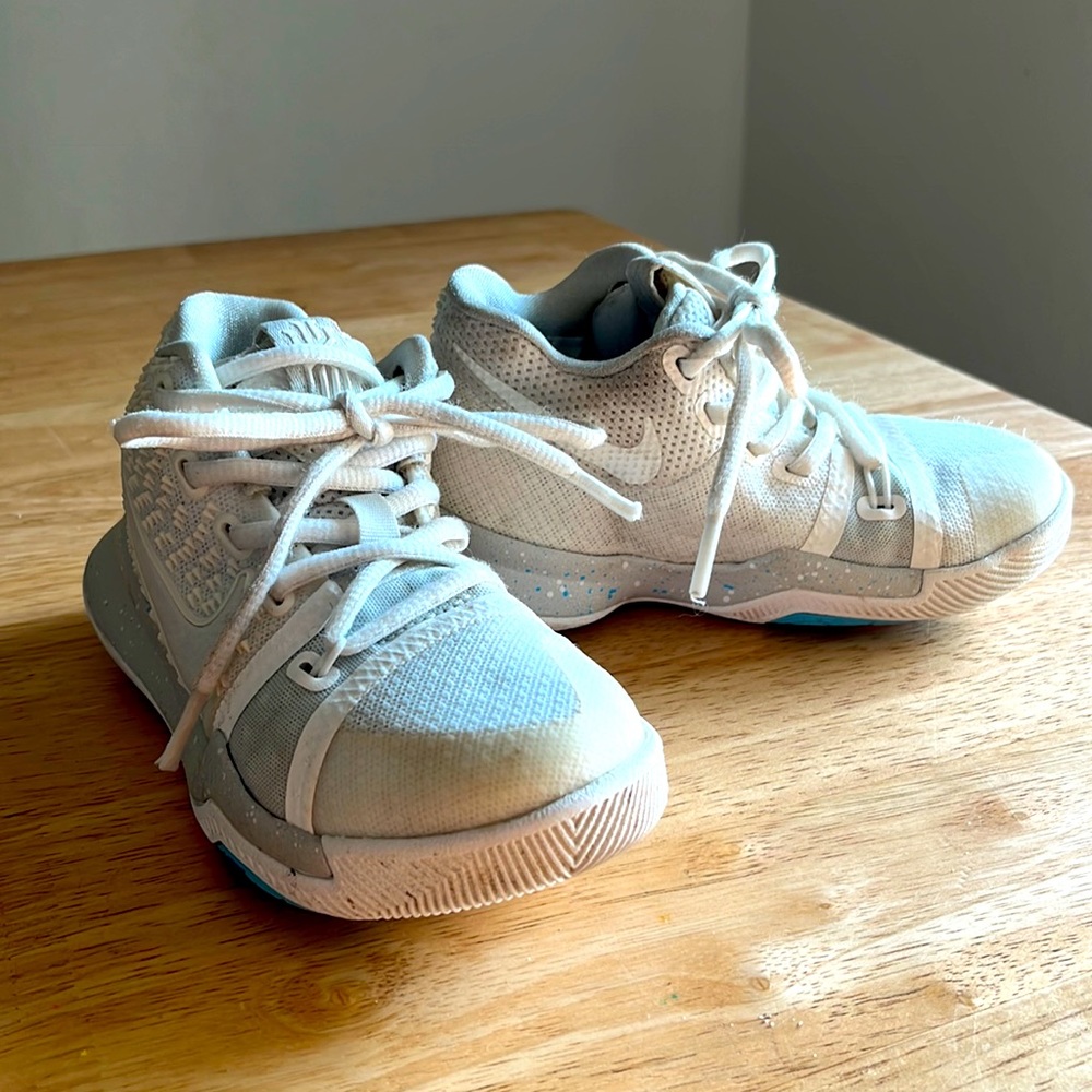Nike Size 11C Kids Kyrie Irving Azurie Elizabeth White Basketball Sneakers